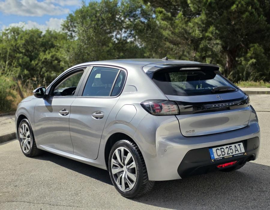 PEUGEOT 208